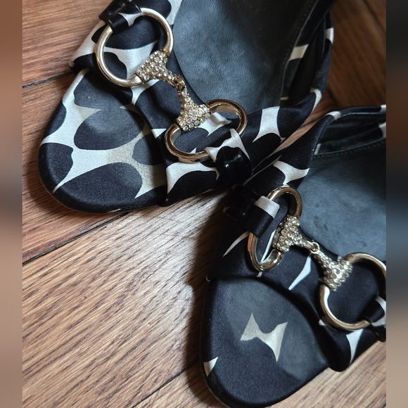 Pristine Gucci Swarovski Crystal Black & White Satin Animal print Pump main image 4